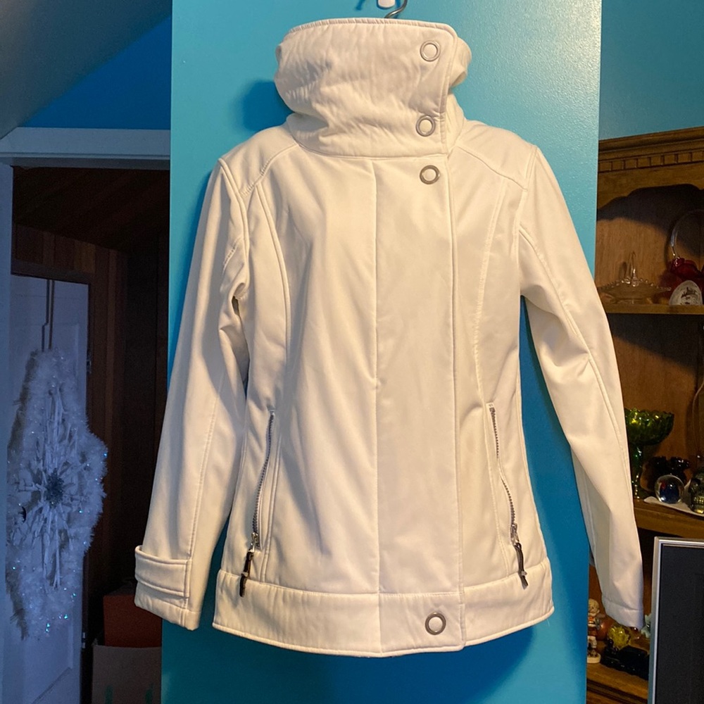 Betty Rides women’s snowboard jacket. Size M